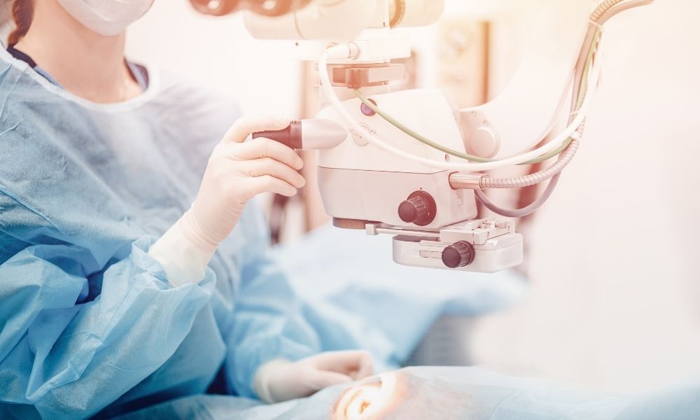 What Are the Benefits and Disadvantages of Laser Cataract Surgery?